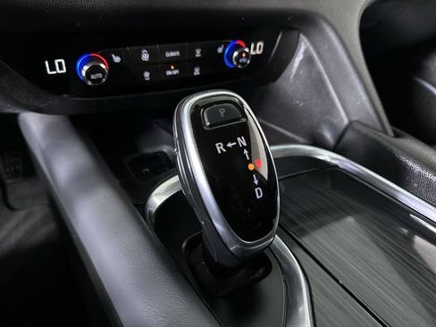 Used 2021 Buick Enclave Essence FWD image 16