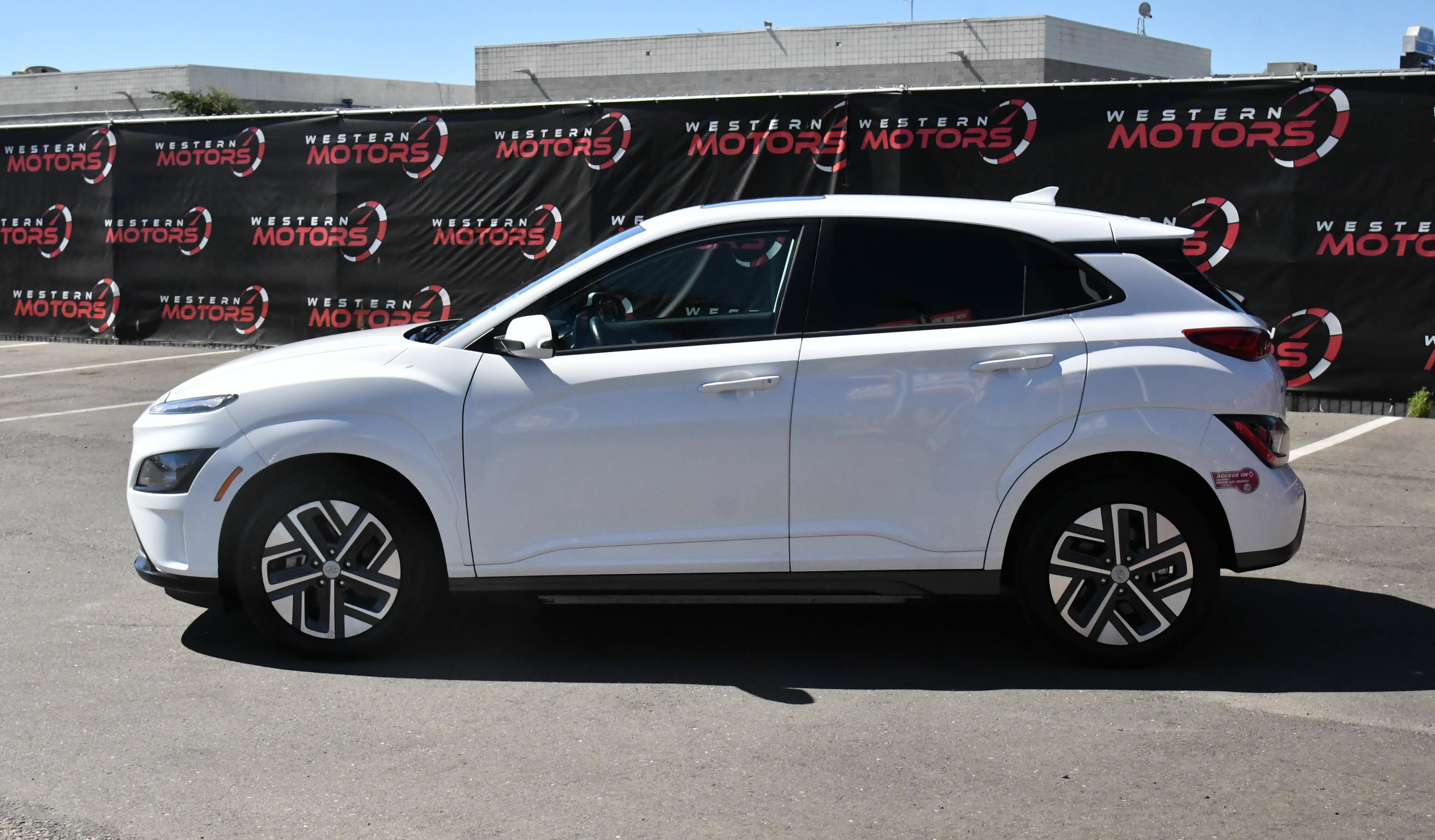 Used 2023 Hyundai Kona SEL w/ Cargo Package FWD image 4