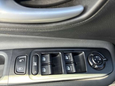 Certified 2023 Jeep Renegade Latitude AWD/4WD image 15