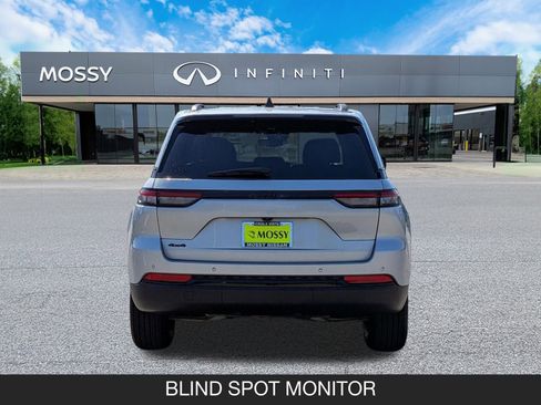 Used 2024 Jeep Grand Cherokee Altitude image 9