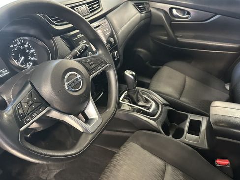 Used 2017 Nissan Rogue S w/ S Appearance Package FWD image 11