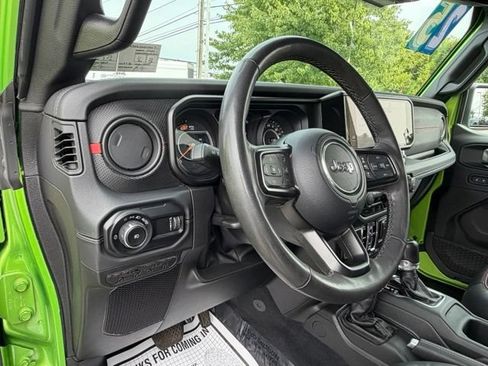 Used 2025 Jeep Wrangler Unlimited Rubicon AWD/4WD image 34