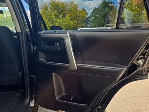 Used 2016 Toyota 4Runner SR5 image 19