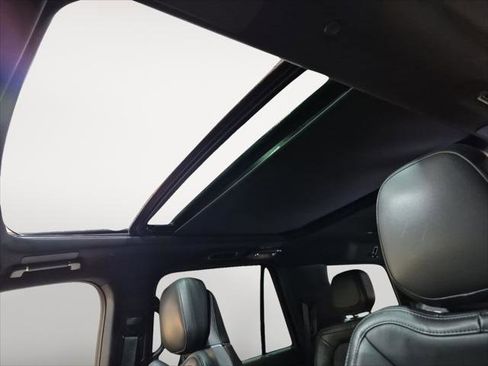 Used 2022 Lincoln Navigator Reserve image 24