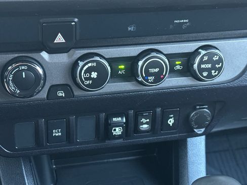 Used 2019 Toyota Tacoma TRD Sport AWD/4WD image 20