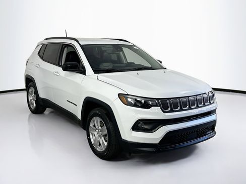 Used 2022 Jeep Compass Latitude image 3