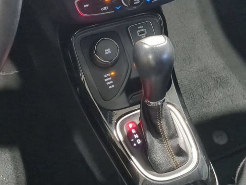 Used 2018 Jeep Compass Limited AWD/4WD image 34