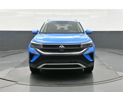 Used 2024 Volkswagen Taos SE image 2