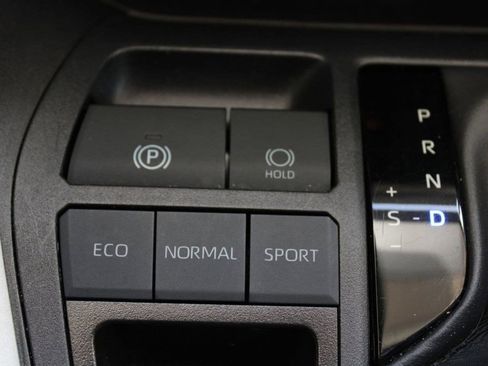 Used 2025 Toyota RAV4 XLE FWD image 23