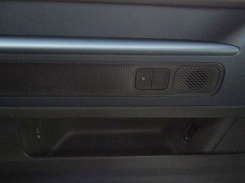 New 2025 Volkswagen ID. Buzz Pro S RWD image 46