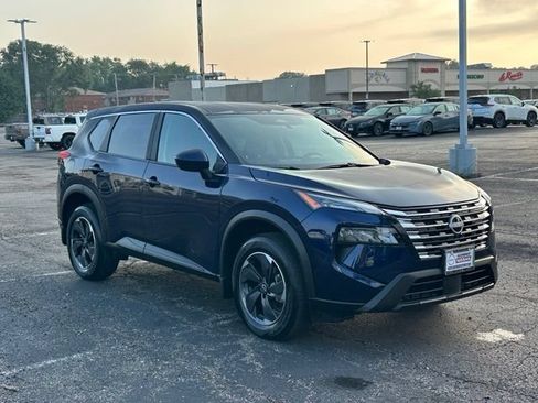 Used 2025 Nissan Rogue SV AWD/4WD image 3