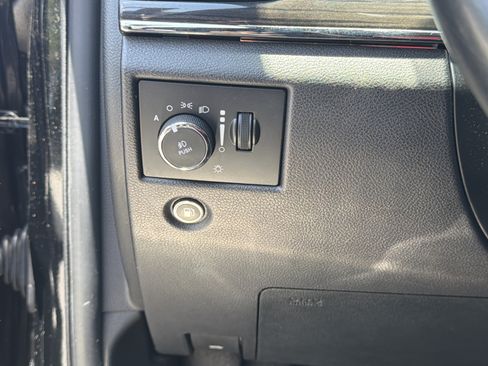 Used 2019 Jeep Grand Cherokee Overland AWD/4WD image 16