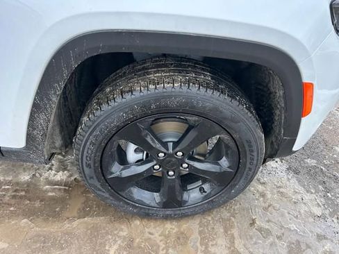 New 2026 Jeep Grand Cherokee Limited w/ Limited Altitude Package AWD/4WD image 33