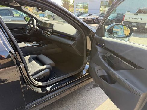 Used 2026 BMW 530i w/ Premium Package image 15