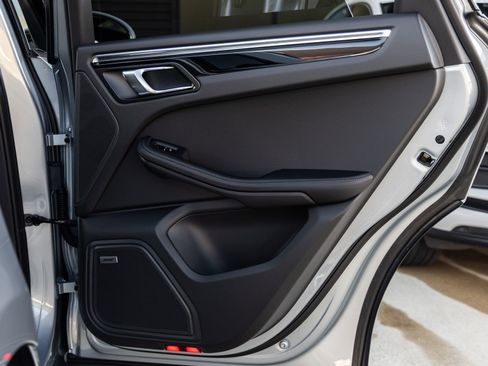 Certified 2026 Porsche Macan AWD/4WD image 41