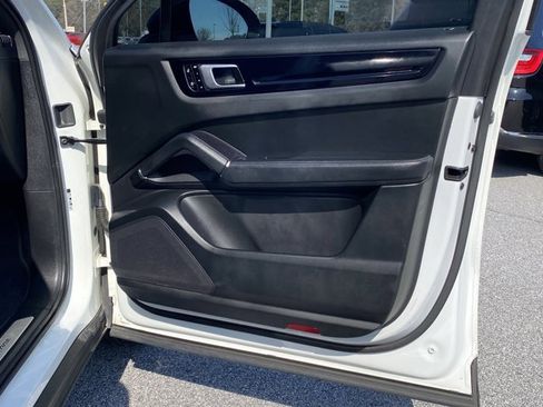 Used 2021 Porsche Cayenne Coupe w/ Premium Package image 30