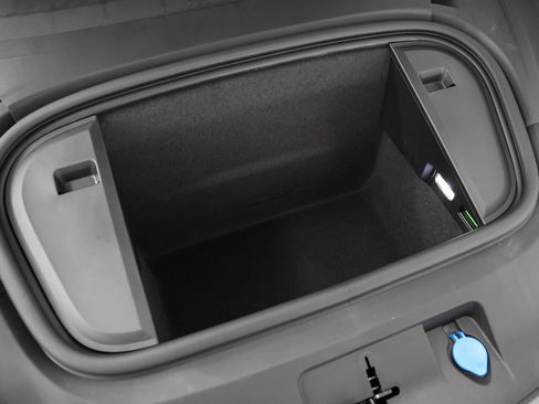 New 2025 Porsche Taycan image 18