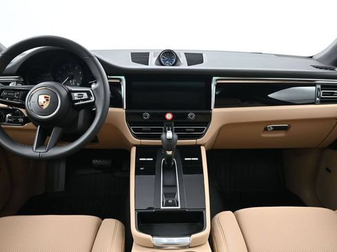 Certified 2026 Porsche Macan AWD/4WD image 9