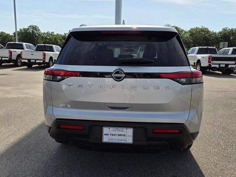 Used 2025 Nissan Pathfinder SV FWD image 10