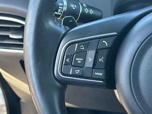 Used 2019 Jaguar F-PACE Premium image 25