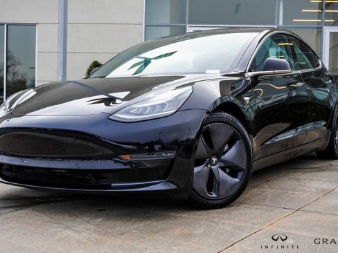 Used 2018 Tesla Model 3 Long Range image 1