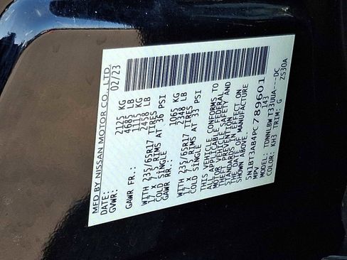 Used 2023 Nissan Rogue S image 38