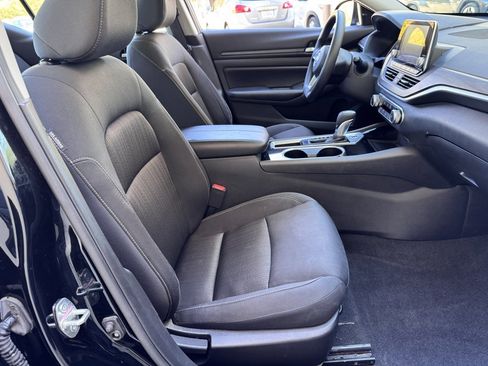 Used 2024 Nissan Altima 2.5 SV image 17