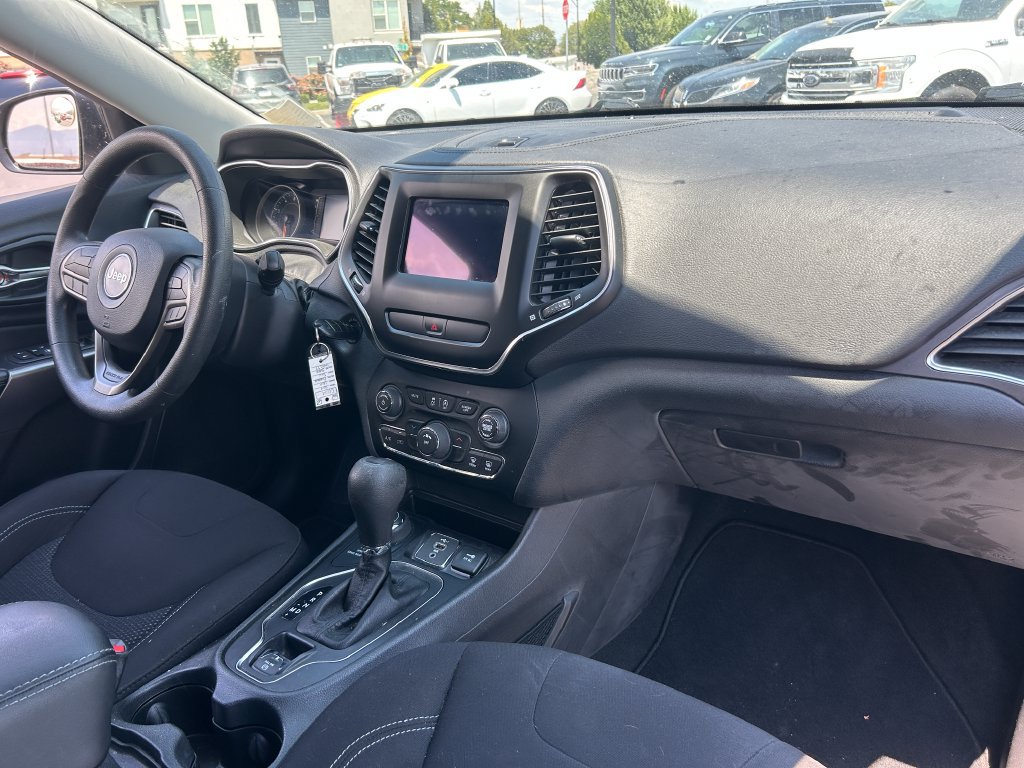 Used 2019 Jeep Cherokee Latitude w/ Popular Appearance Group AWD/4WD image 31