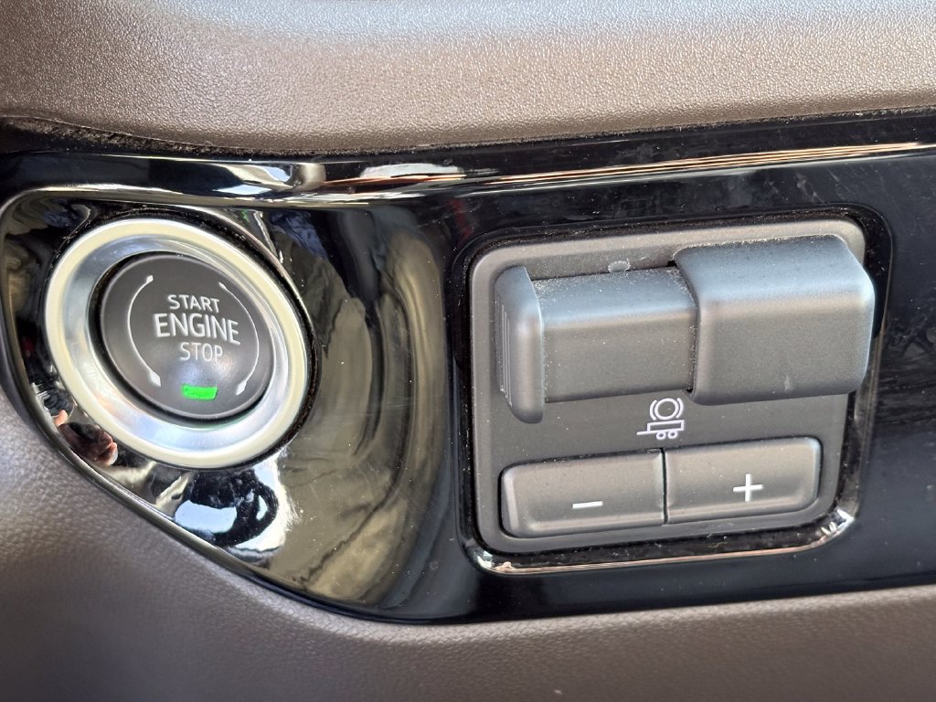 Used 2025 GMC Sierra 1500 SLT AWD/4WD image 17