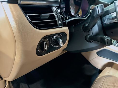 Used 2019 Porsche Macan S AWD/4WD image 7