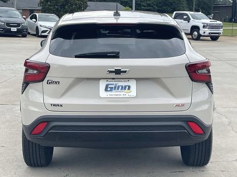 Used 2026 Chevrolet Trax RS FWD image 3