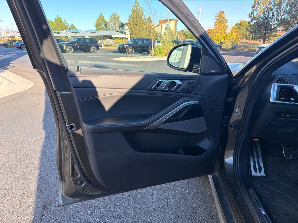 Used 2024 BMW X6 xDrive40i w/ Executive Package AWD/4WD image 9