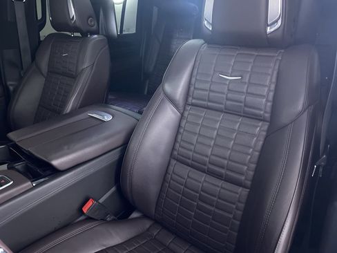 Certified 2023 Cadillac Escalade ESV V image 12