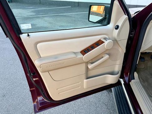 Used 2006 Ford Explorer Eddie Bauer image 18