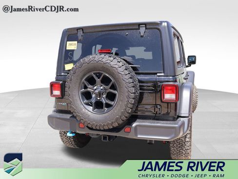 Used 2024 Jeep Wrangler Unlimited AWD/4WD image 11