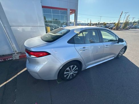 Used 2021 Toyota Corolla LE FWD image 5