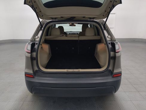 Used 2019 Jeep Cherokee Latitude w/ Popular Appearance Group FWD image 29