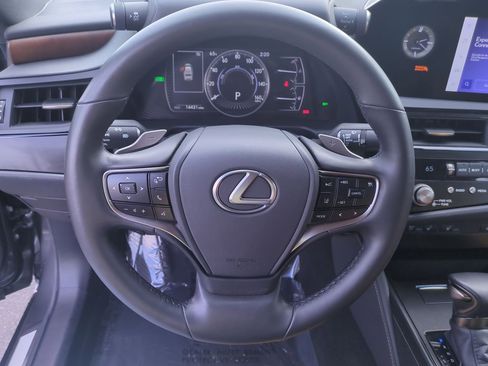 Certified 2025 Lexus ES 300h w/ Premium Package image 19