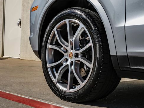 Used 2020 Porsche Cayenne image 51