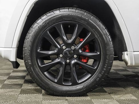 Used 2020 Jeep Grand Cherokee Altitude image 24