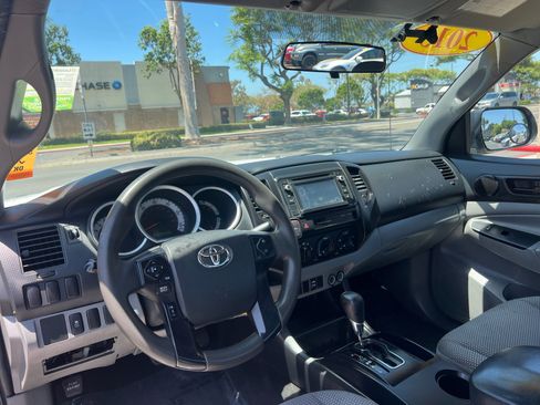 Used 2015 Toyota Tacoma 2WD Access Cab image 14