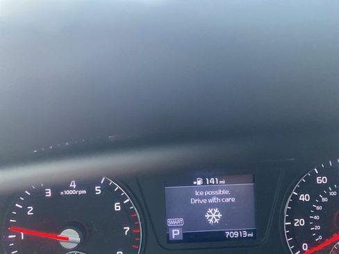 Used 2019 Kia Sorento LX image 15