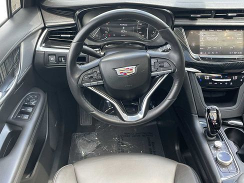 Used 2023 Cadillac XT6 Premium Luxury FWD image 8