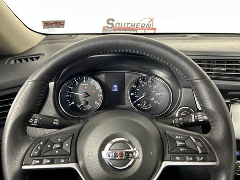 Used 2019 Nissan Rogue SV AWD/4WD image 13