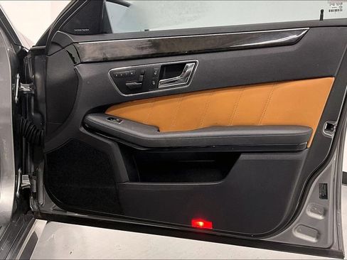 Used 2010 Mercedes-Benz E 350 Sedan image 19