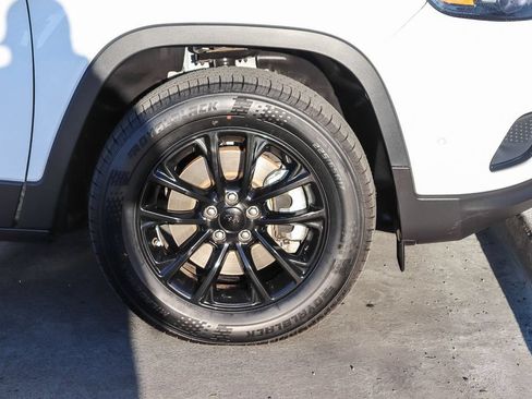 Used 2023 Jeep Cherokee Altitude Lux AWD/4WD image 11
