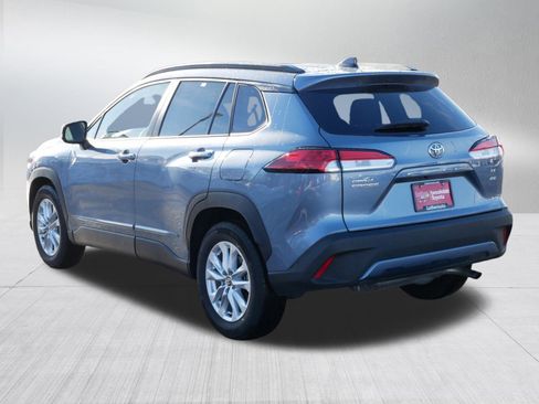 Used 2025 Toyota Corolla Cross LE image 5