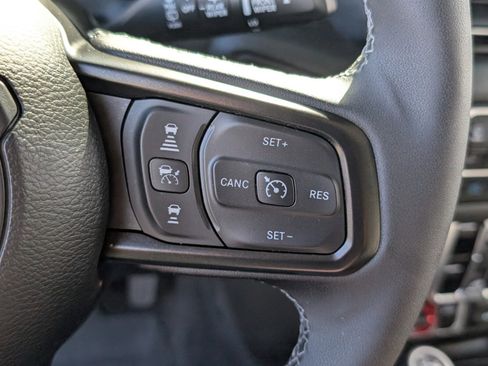 Used 2025 Jeep Wrangler Willys image 35