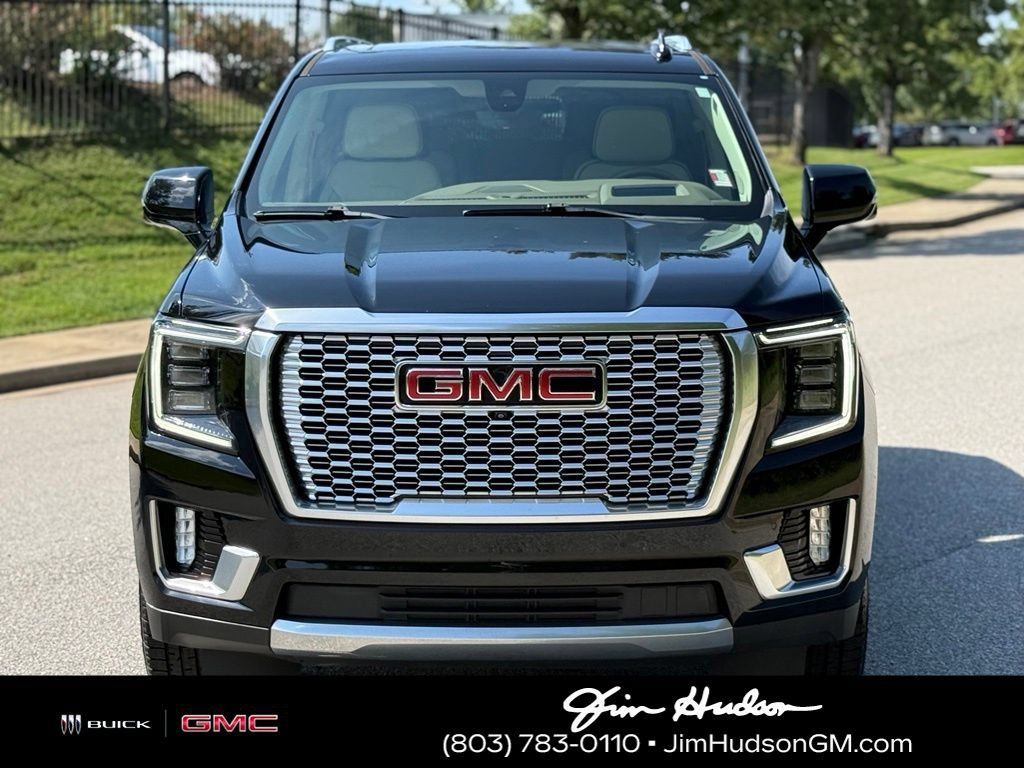 Used 2021 GMC Yukon XL Denali w/ Denali Premium Package AWD/4WD image 10