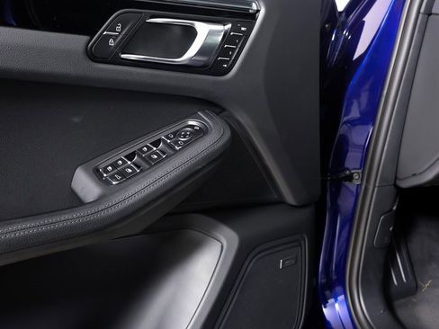 Used 2025 Porsche Macan image 21